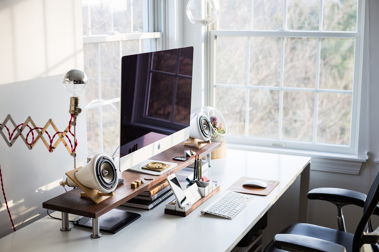 Computer, keyboard, apple — Enjoy Quick-Absorbing Nicotine From Elfbar Elfliq Nic Salts